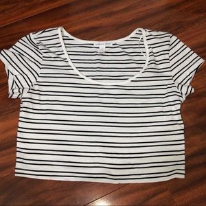 Black and White stripped cropped shirt